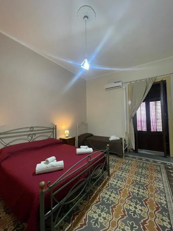 Maya Palace Real Rooms Palermo Centre Close To Cathedral ゲストハウス