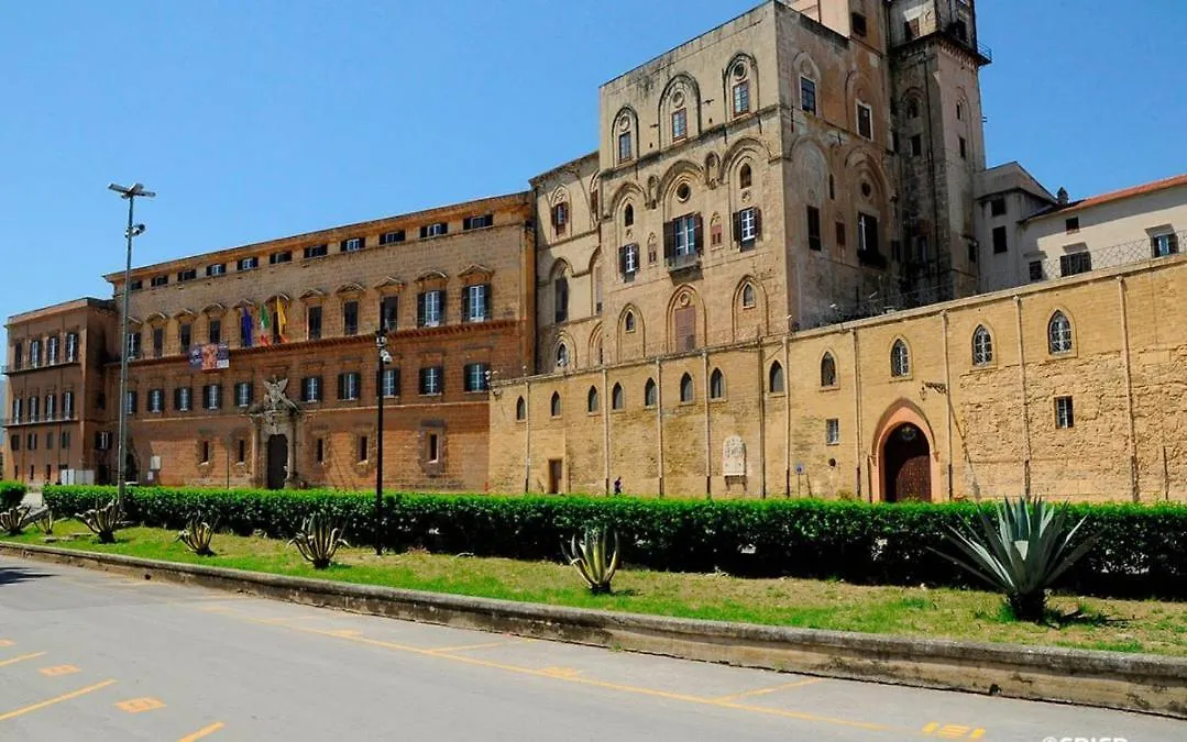 Guest house Maya Palace Real Rooms Palermo Centre Close To Cathedral